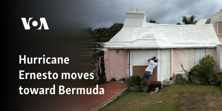 Hurricane Ernesto moves toward Bermuda