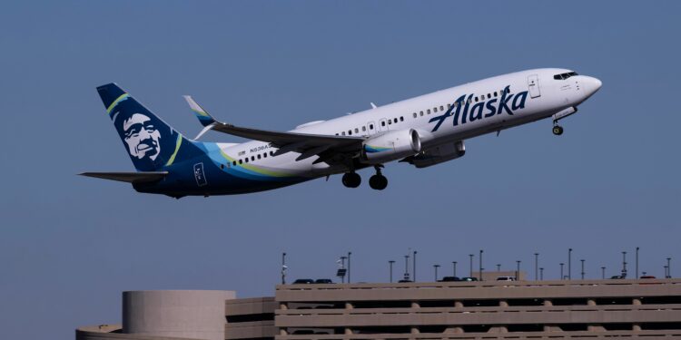 Analyzing Alaska Airlines' Anchorage-Los Angeles Dominance