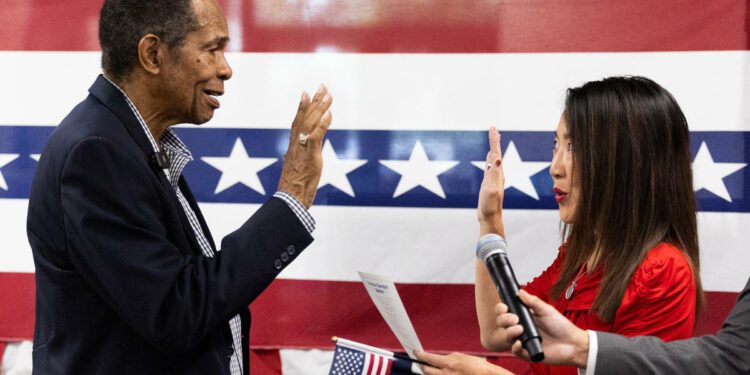 Panama native and baseball great Rod Carew becomes U.S. citizen at 78