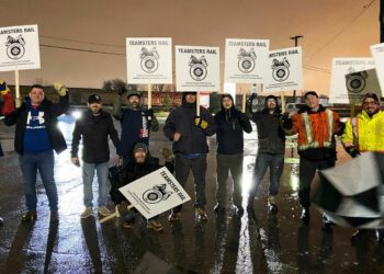 CN and CPKC lock out 9,300 workers at Canada’s two main railroads