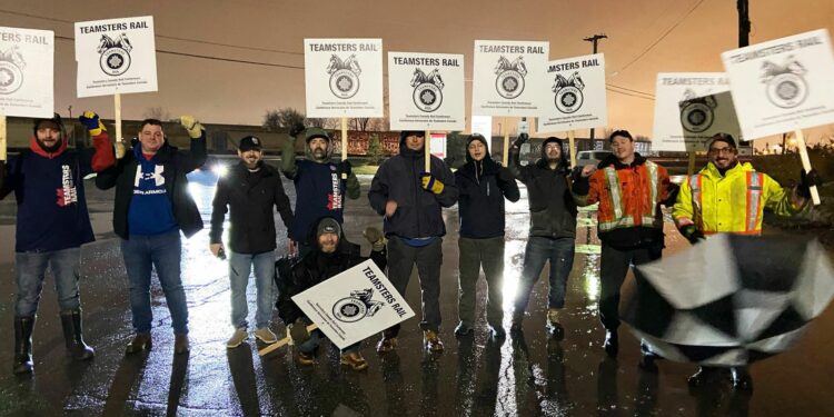 CN and CPKC lock out 9,300 workers at Canada’s two main railroads