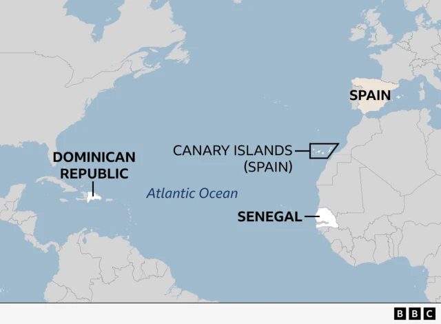 Map show Senegal, Canary Islands and Dominican Republic. Migrants bin dey try to reach di Canary Islands from Senegal, but dem lost. Later dem discover dia boat off di coast of di Dominican Republic.