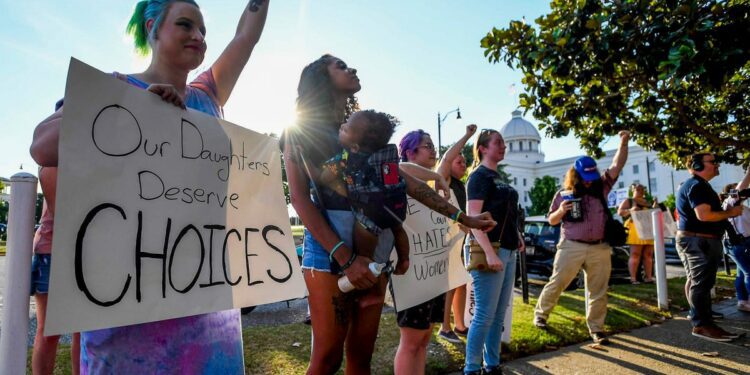 Alabama threatens to jail groups over out-of-state abortions