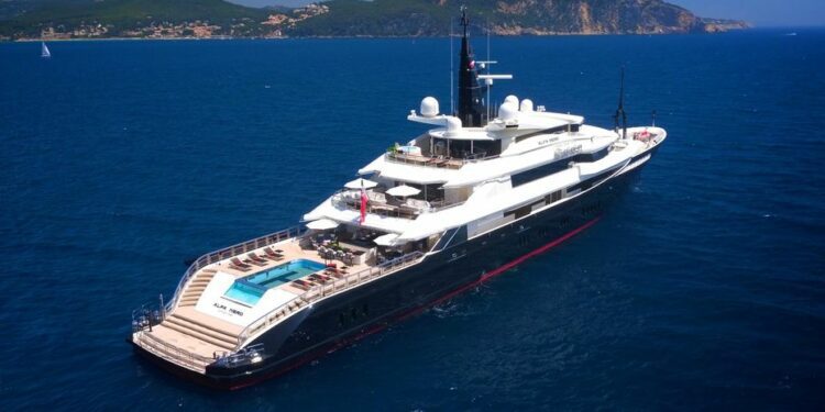 Antigua : le superyacht Alfa Nero vendu pour 40 millions de dollars américains