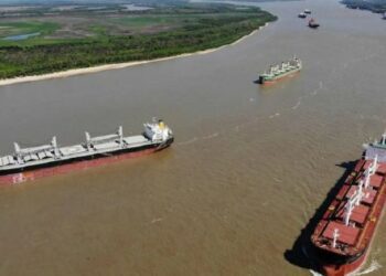 Argentina decrees 63% hike on Paraná-Paraguay Waterway tolls — MercoPress