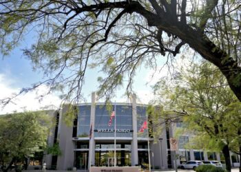 Arizona office worker found dead in a cubicle 4 days after last scanning in