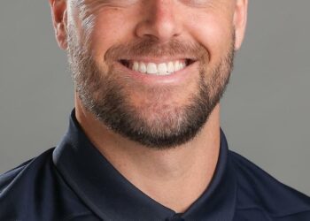 Arizona's Tommy Lloyd promotes TJ Benson to fulltime assistant coach, adds Matt King as president of operations