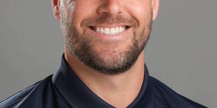 Arizona's Tommy Lloyd promotes TJ Benson to fulltime assistant coach, adds Matt King as president of operations