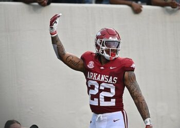 Arkansas beats UAPB 70-0 in season opener