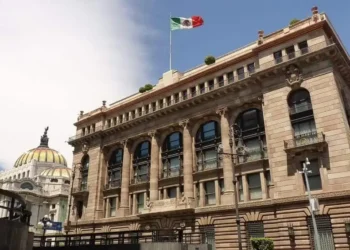 As inflation rises, Mexico's central bank cuts interest rate to 10.75%