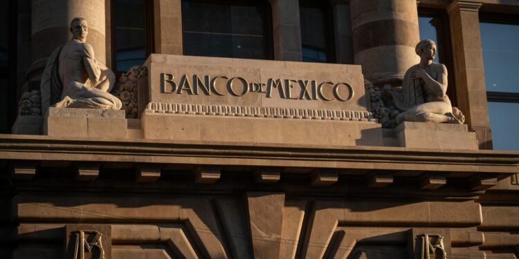 Banxico Faces Tough Rate Decision, Peru Seen Holding: Day Guide