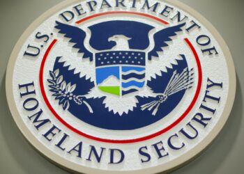 Biden reanuda programa migratorio para Cuba, Haití, Nicaragua y Venezuela con más controles