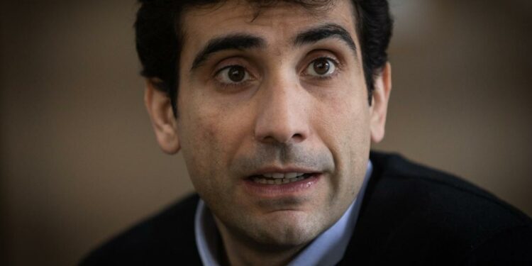 Brazil Central Bank Director Drives Home Chances of Rate Hike