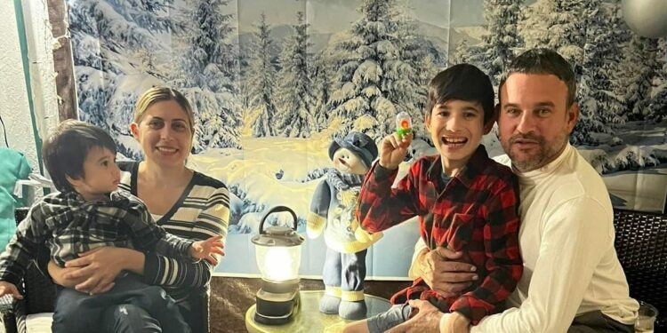 Crash kills family from Cuba; 2-year-old survives