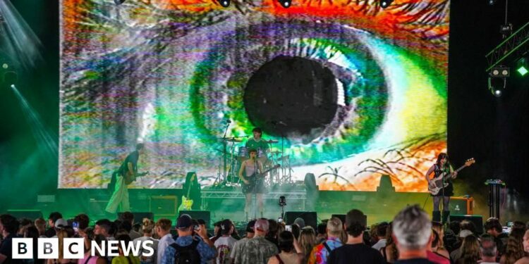 Crowd surge at Boardmasters leaves festival-goers injured
