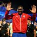 Cuba's wrestler Mijain Lopez waves as he leaves at the end of the closing ceremony of the Paris 2024. GETTY IMAGES