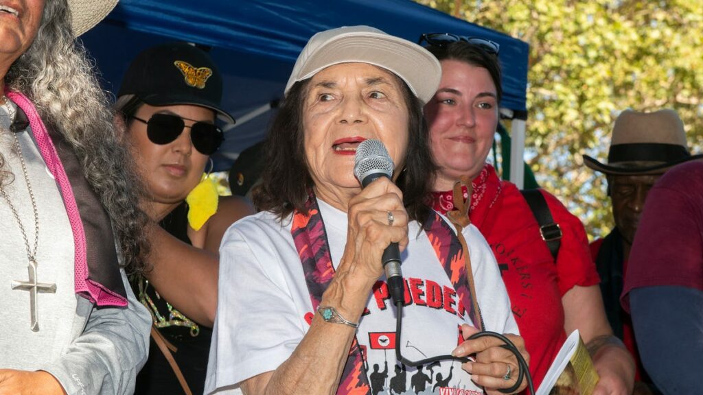 Dolores Huerta boosts Kamala Harris in AZ as campaign focuses on labor