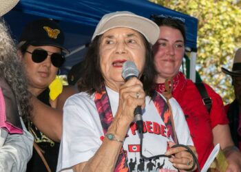 Dolores Huerta boosts Kamala Harris in AZ as campaign focuses on labor
