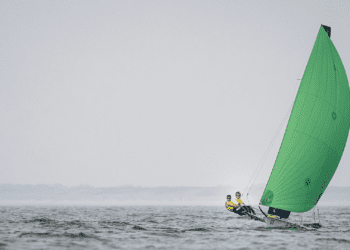 Dutch sailors get engaged before Paris Games