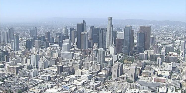 Earthquake rocks Los Angeles