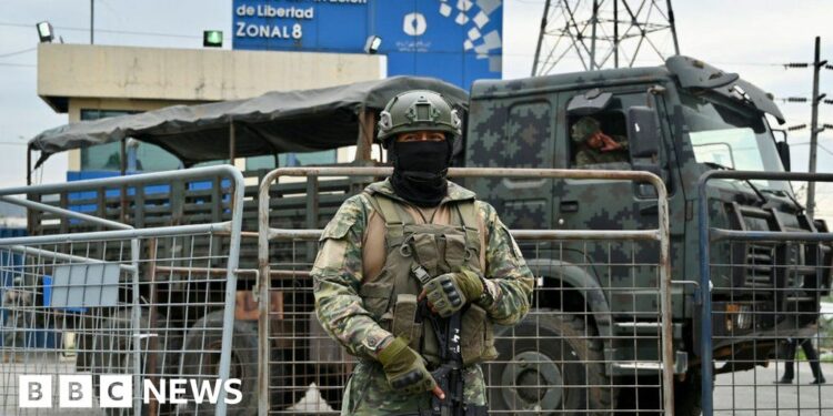 Forces moving into prison complex