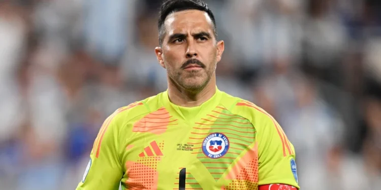 Claudio-Bravo-Chile-Goalkeeper-Retires