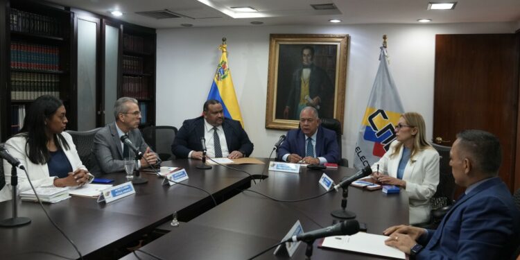 Funcionario electoral condena grave "falta de transparencia y veracidad" en la elección de Venezuela