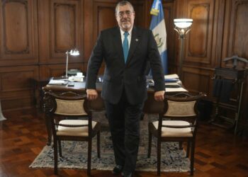 Guatemala: diputados denuncian a cuestionado fiscal por investigar al presidente teniendo inmunidad