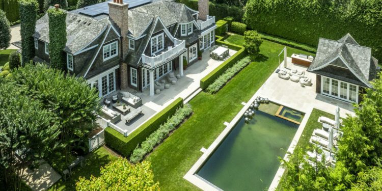 How an Instagram-Perfect Life in the Hamptons Ended in Tragedy