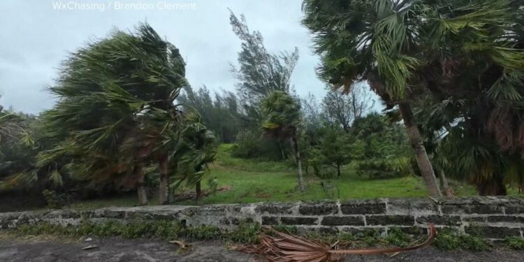 Hurricane Ernesto batters Bermuda
