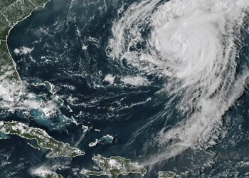 Hurricane Ernesto makes landfall on wealthy British territory of Bermuda
