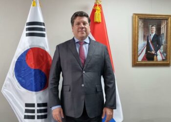 Paraguayan Minister of Industry and Trade Javier Giménez García de Zuniga poses for a picture before an interview with The Korea Times at the Embassy of Paraguay in Seoul, Friday. Korea Times photo by Kim Hyun-bin