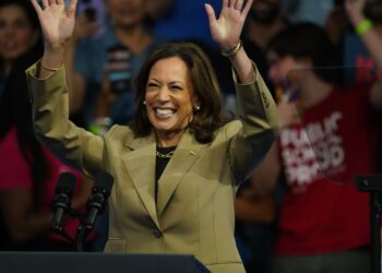 Kamala Harris speaks on immigration, abortion in first Arizona rally