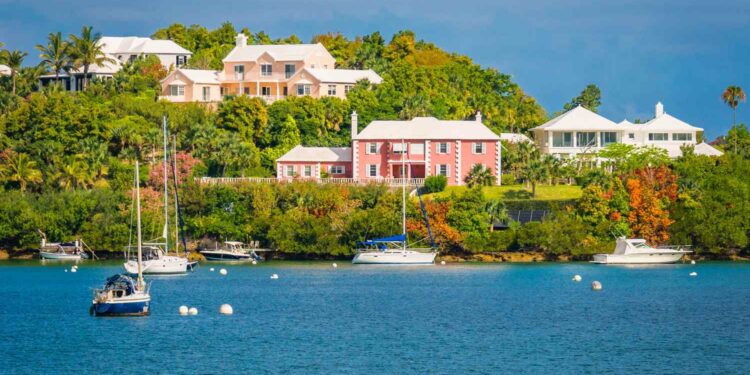 Kids Fly to Bermuda for Free With This Airline's Sale — How to Book