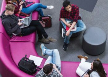 Leading on Customer Operations BSc (Hons) at Ulster University 2025/26 entry