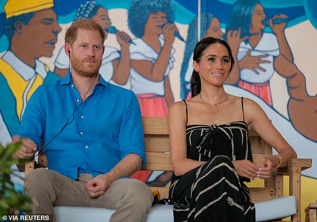 Harry and Megan sit together at Escuela de Tambores de Cabildo