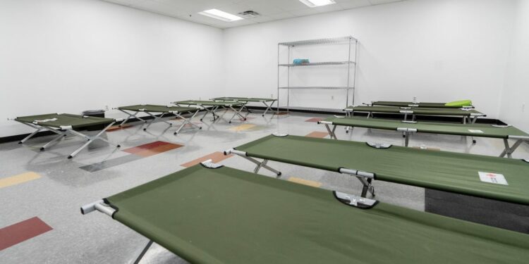 Migrant crossings plunge at US-Mexico border