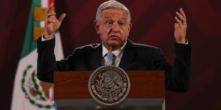 Peso Selloff Pauses As Mexican President Addresses US, Canada Relations, Targets Ambassadors Over 'Respect For Our Country' - iShares Inc iShares MSCI Mexico ETF (ARCA:EWW), Franklin FTSE Mexico ETF (ARCA:FLMX)