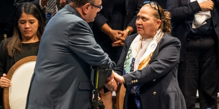 Qué es el caso B410, la mega red de evasión fiscal que involucra a un ex presidente en Guatemala