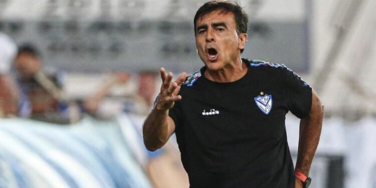 Vélez Sarsfield head coach Guillermo Quinteros.