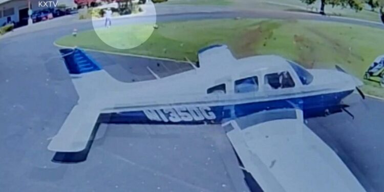 Small plane crashes on California golf course