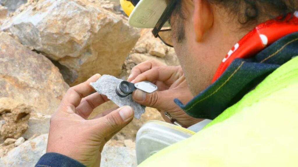 Minería Ecuador crédito gobierno ecuatoriano