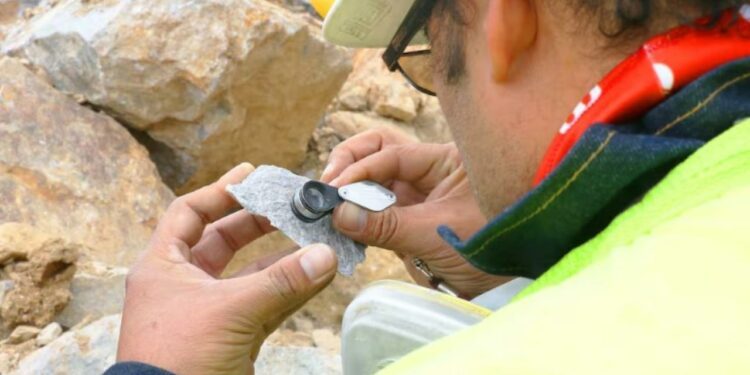 Minería Ecuador crédito gobierno ecuatoriano