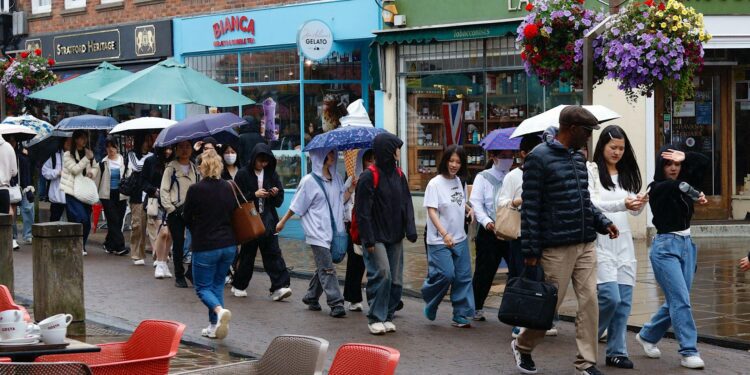 UK weather: Met Office warns hurricane set to spark heavy rain & wind in just days - but there'll be sunshine for some