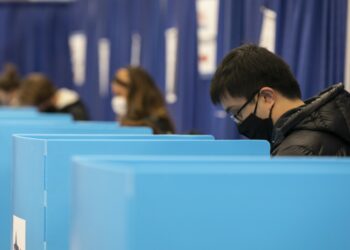 Universal voting would help make sure everyone votes in our elections