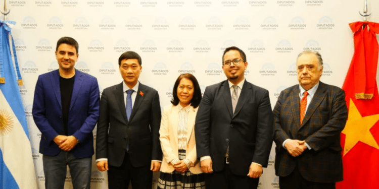 Vietnam strengthens parliamentary cooperation with Argentina, Chile