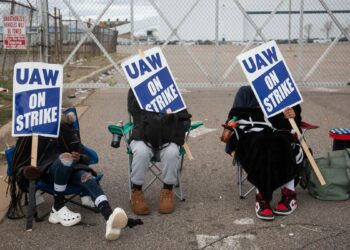 Warren Truck layoffs heighten fears of Ram production moving to Mexico