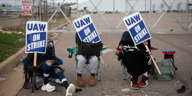 Warren Truck layoffs heighten fears of Ram production moving to Mexico