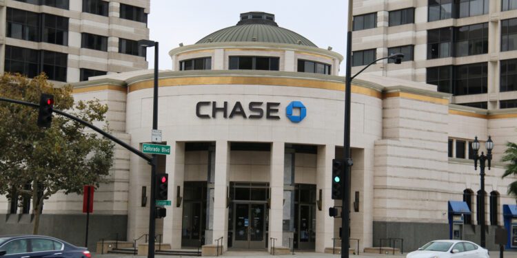 10 Best Diversified Bank Stocks to Buy Now