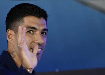 Uruguay's Luis Suarez confirms international retirement - Football